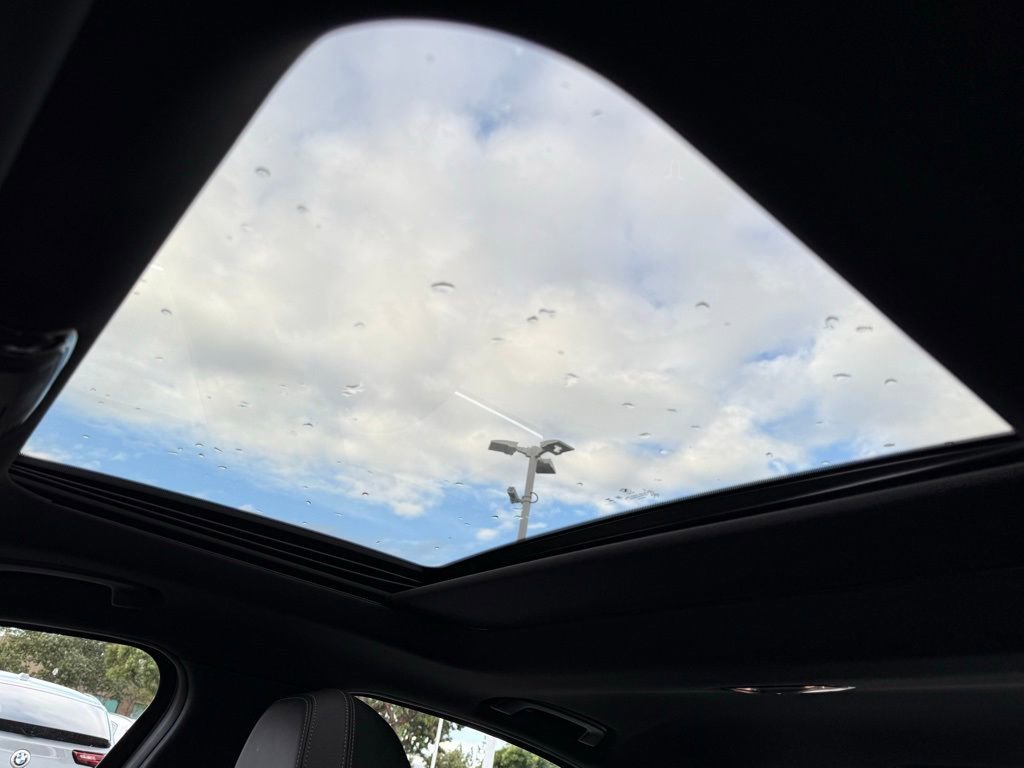 Used 2025 BMW 330i Sedan w/ Premium Package image 21