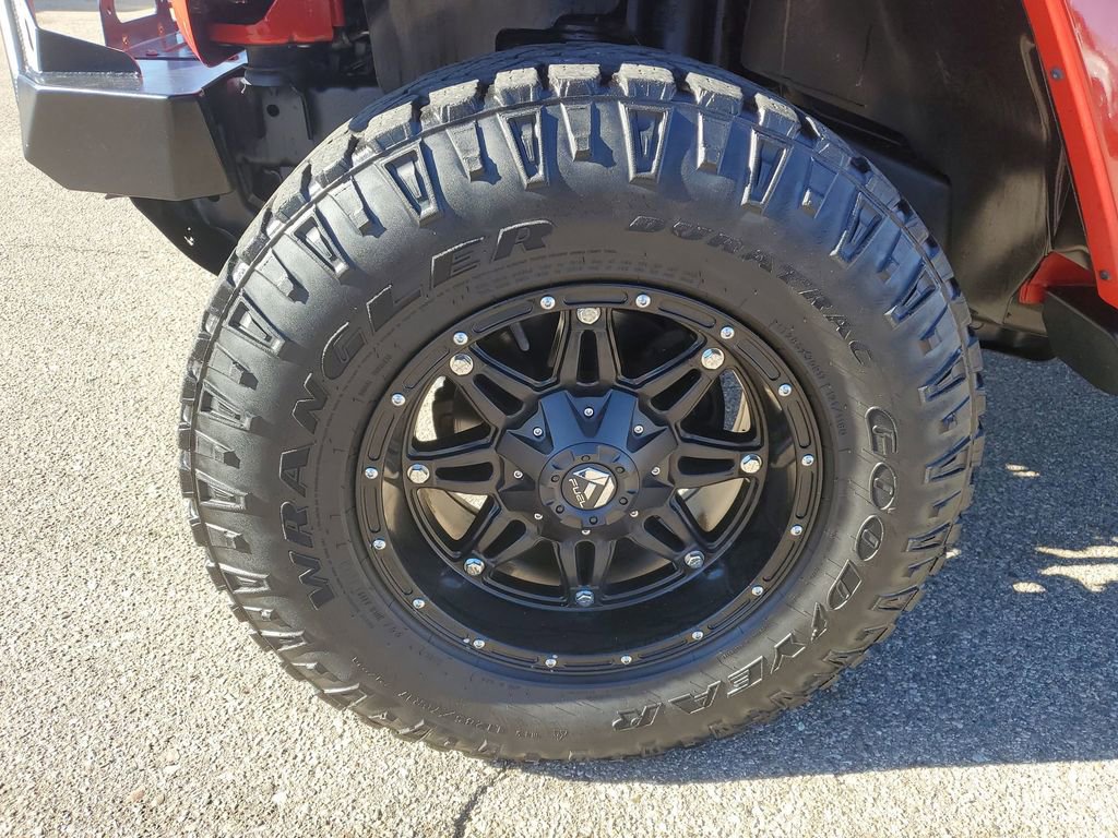 Used 2015 Jeep Wrangler Unlimited Sahara w/ Connectivity Group image 32