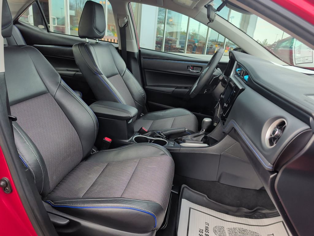 Used 2017 Toyota Corolla SE image 21