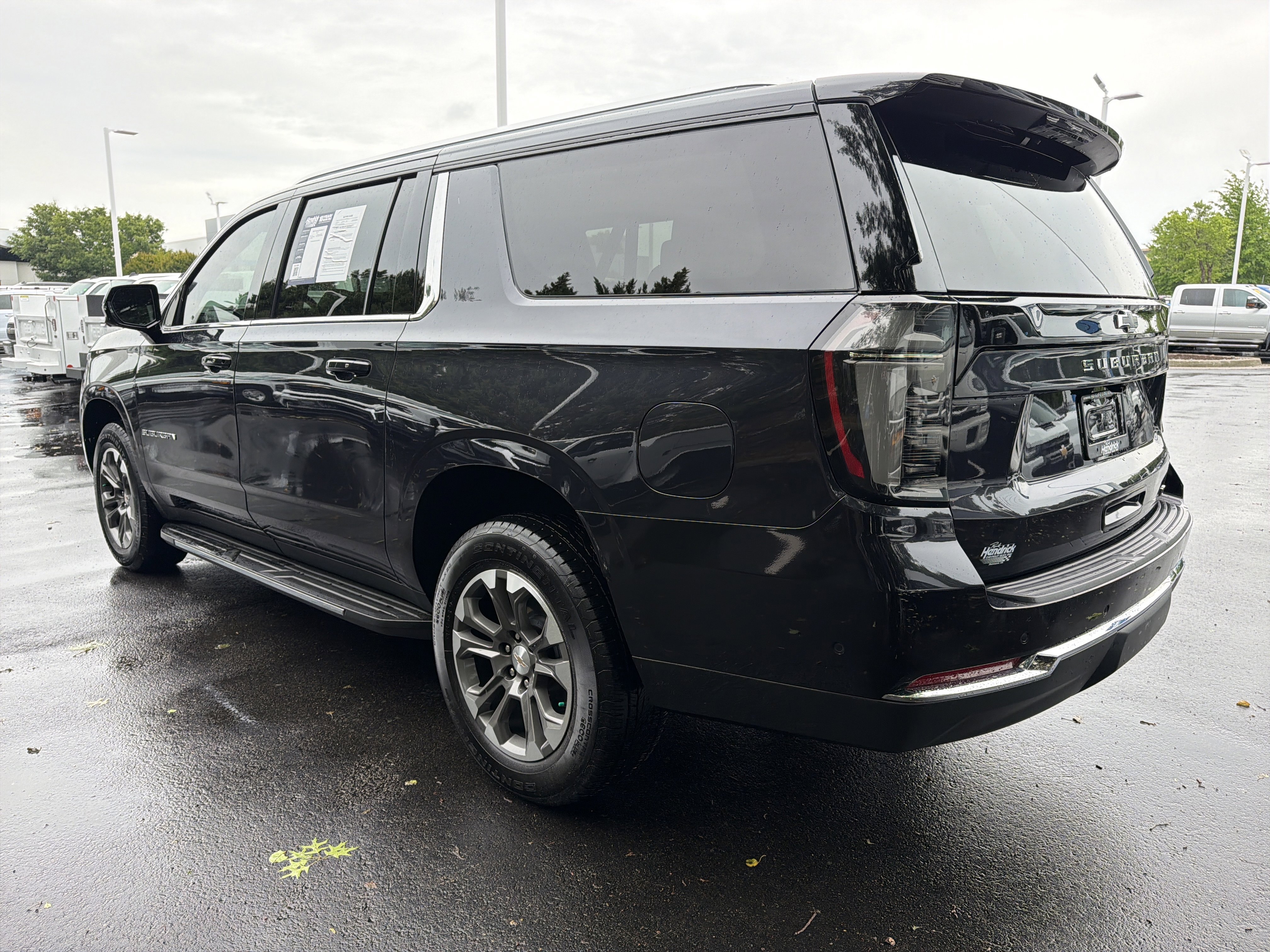 Used 2025 Chevrolet Suburban LT w/ Comfort Package RWD image 8