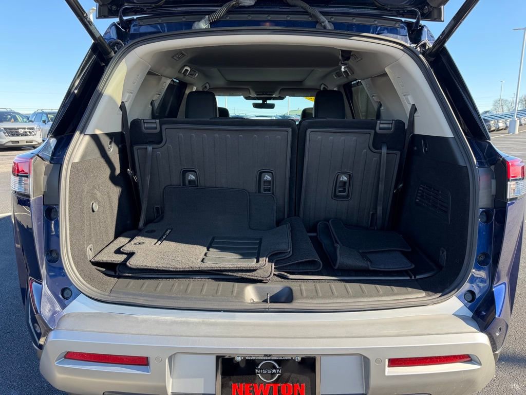 Used 2025 Nissan Pathfinder Platinum image 48