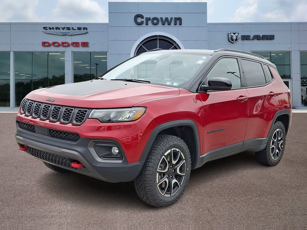 Used 2025 Jeep Compass Trailhawk AWD/4WD image 3