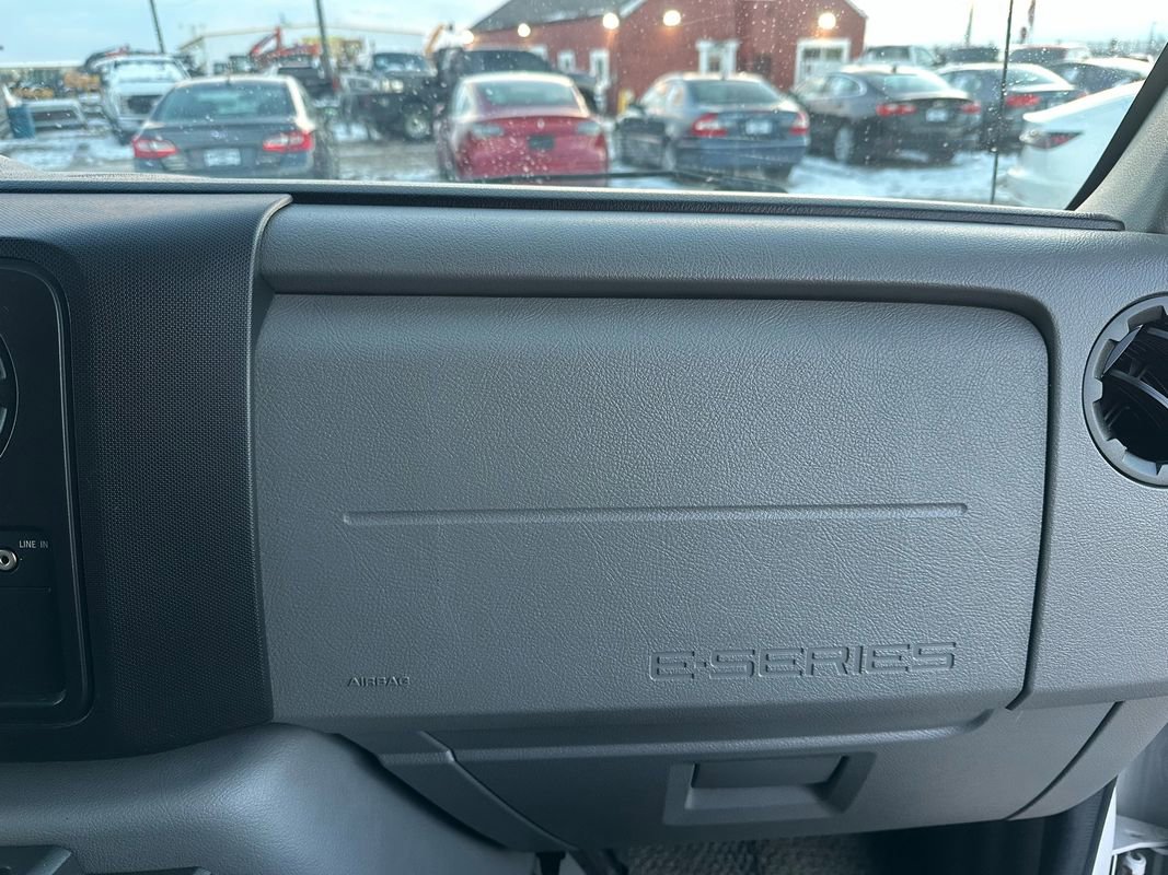Used 2010 Ford E-150 and Econoline 150 image 21