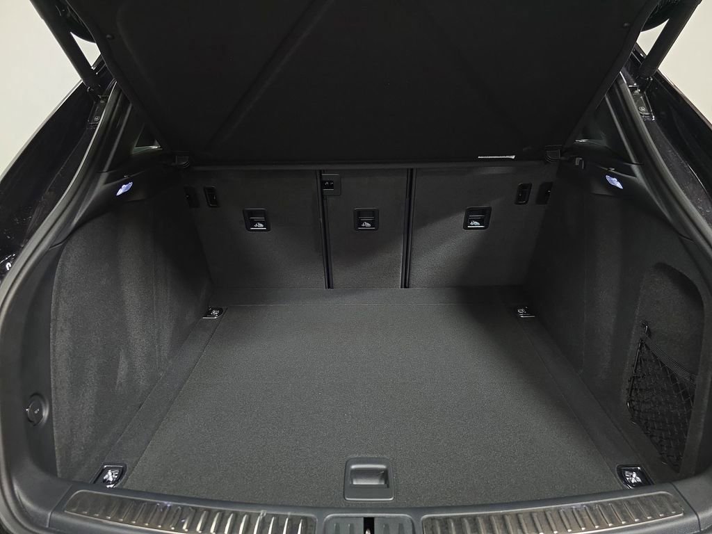 Certified 2025 Porsche Macan image 24