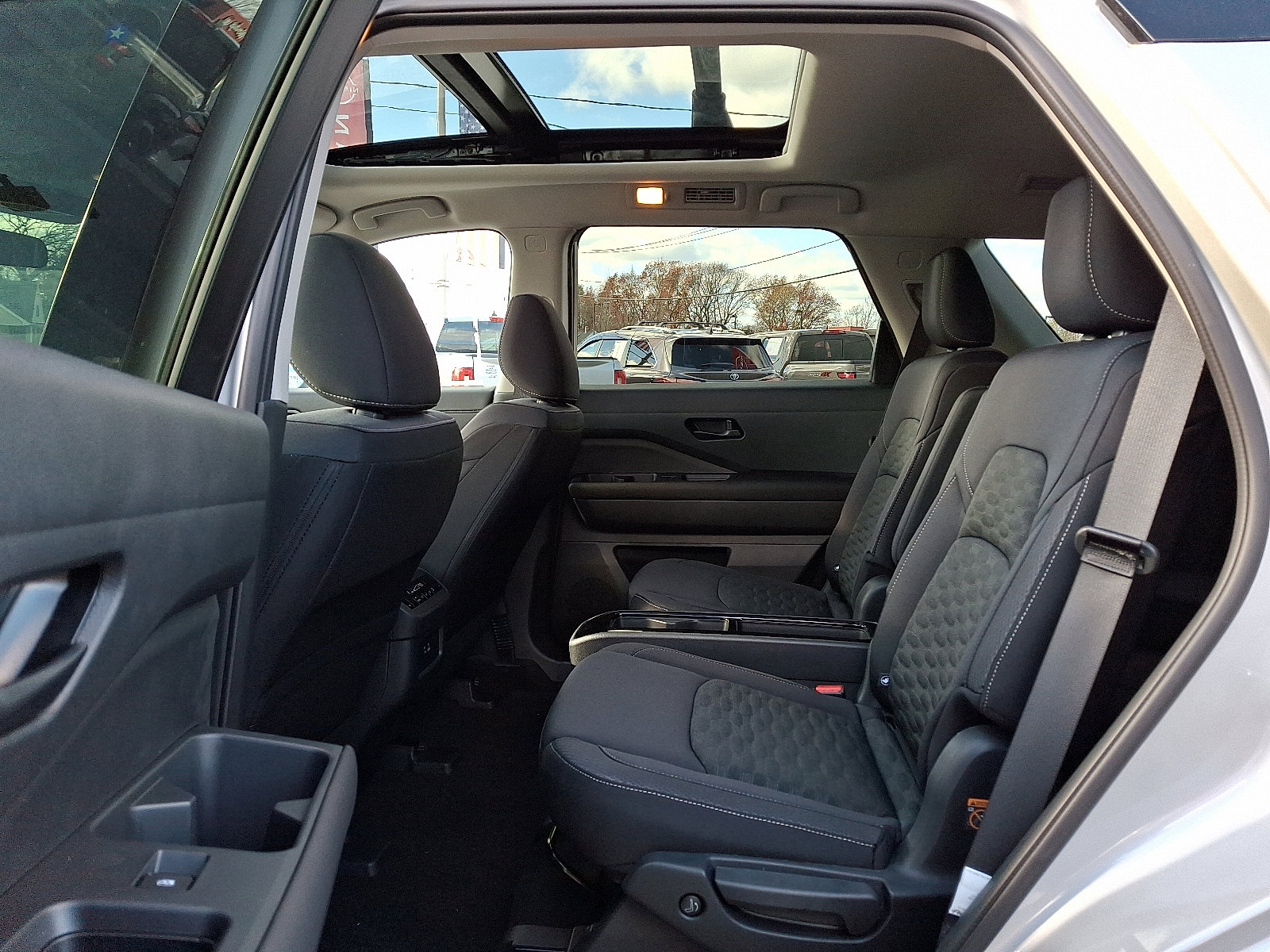 New 2025 Nissan Pathfinder SV w/ SV Premium Package image 6