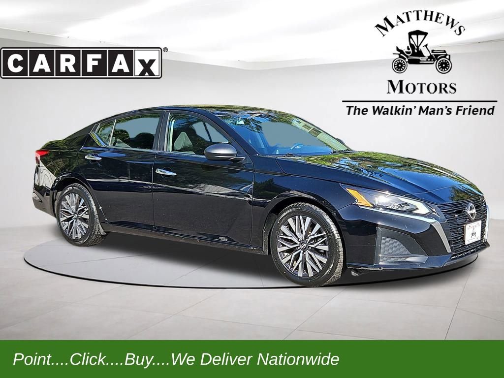 Used 2024 Nissan Altima 2.5 SV image 1