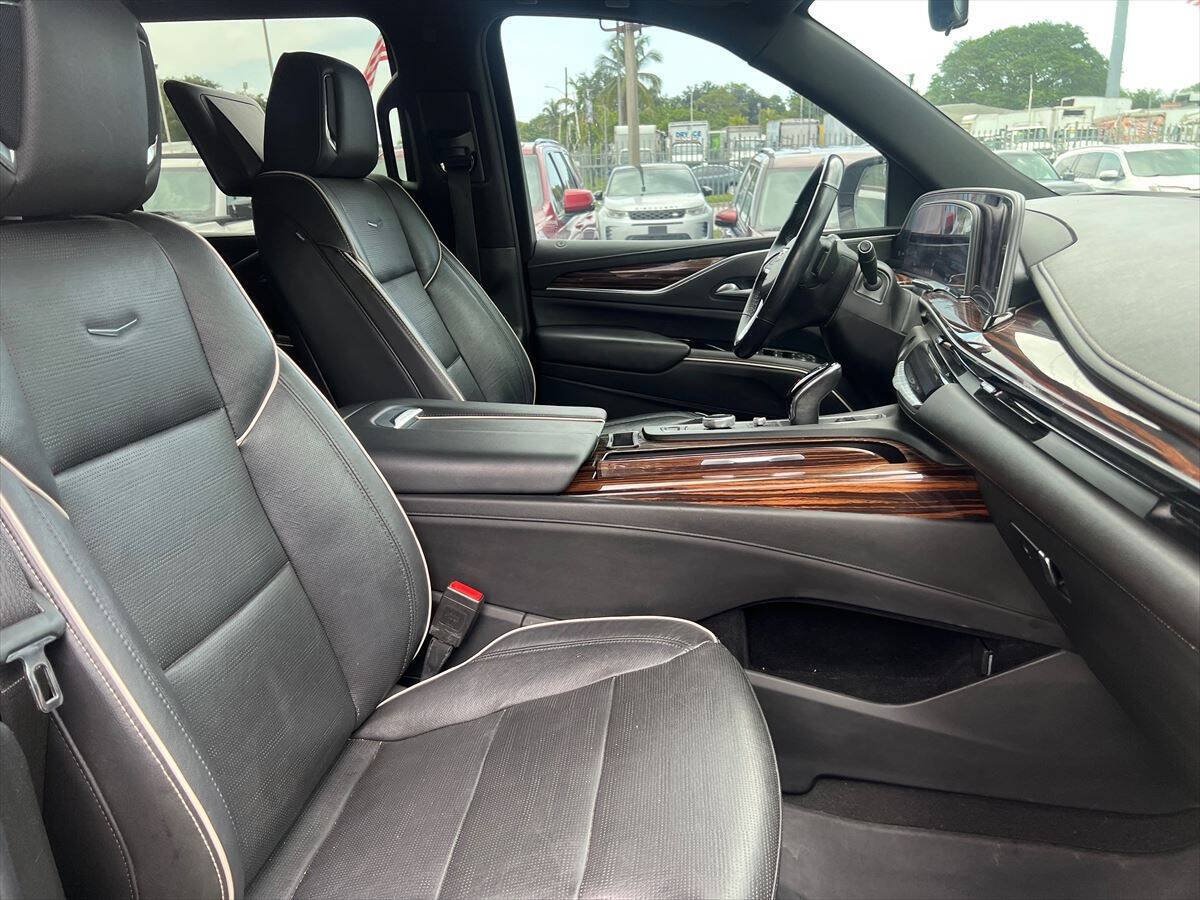 Used 2021 Cadillac Escalade ESV Premium Luxury w/ Performance Package AWD/4WD image 8