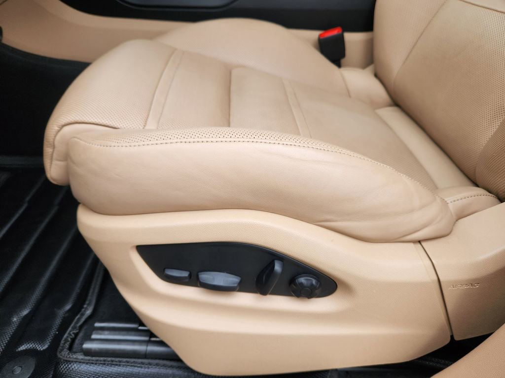 Used 2023 Porsche Cayenne Platinum Edition image 22