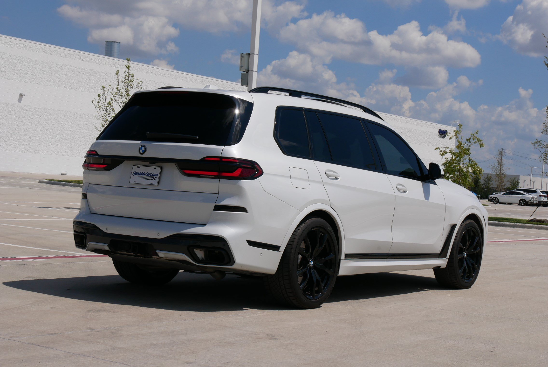 Used 2024 BMW X7 xDrive40i w/ M Sport Package AWD/4WD image 9
