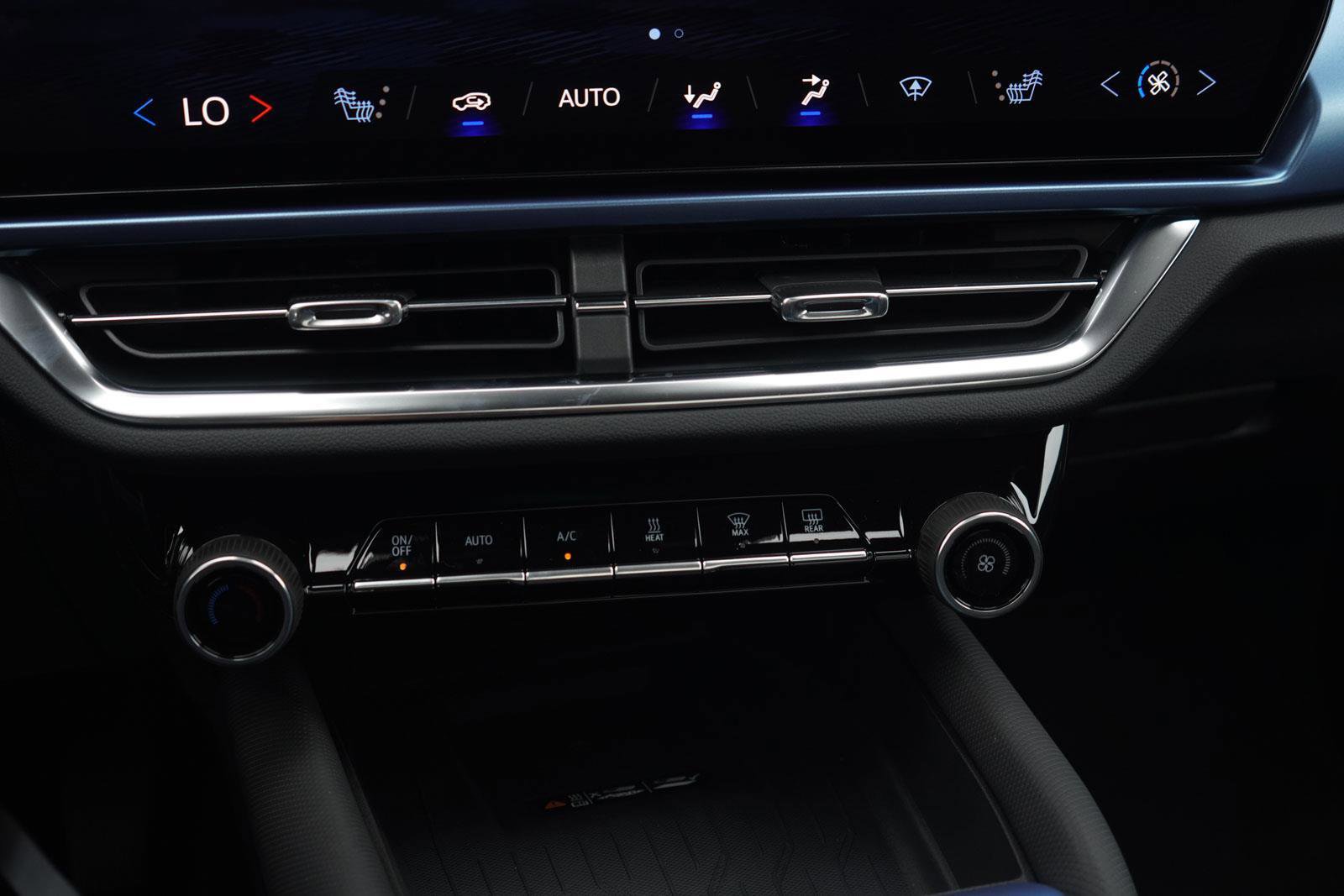 New 2025 Chevrolet Equinox EV LT image 22