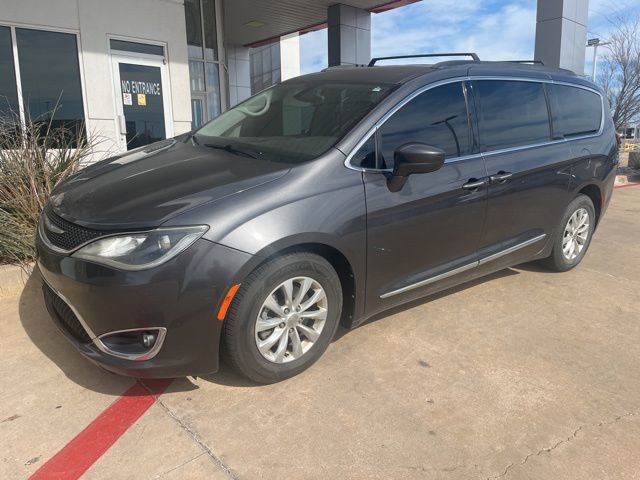Used 2017 Chrysler Pacifica Touring-L image 2