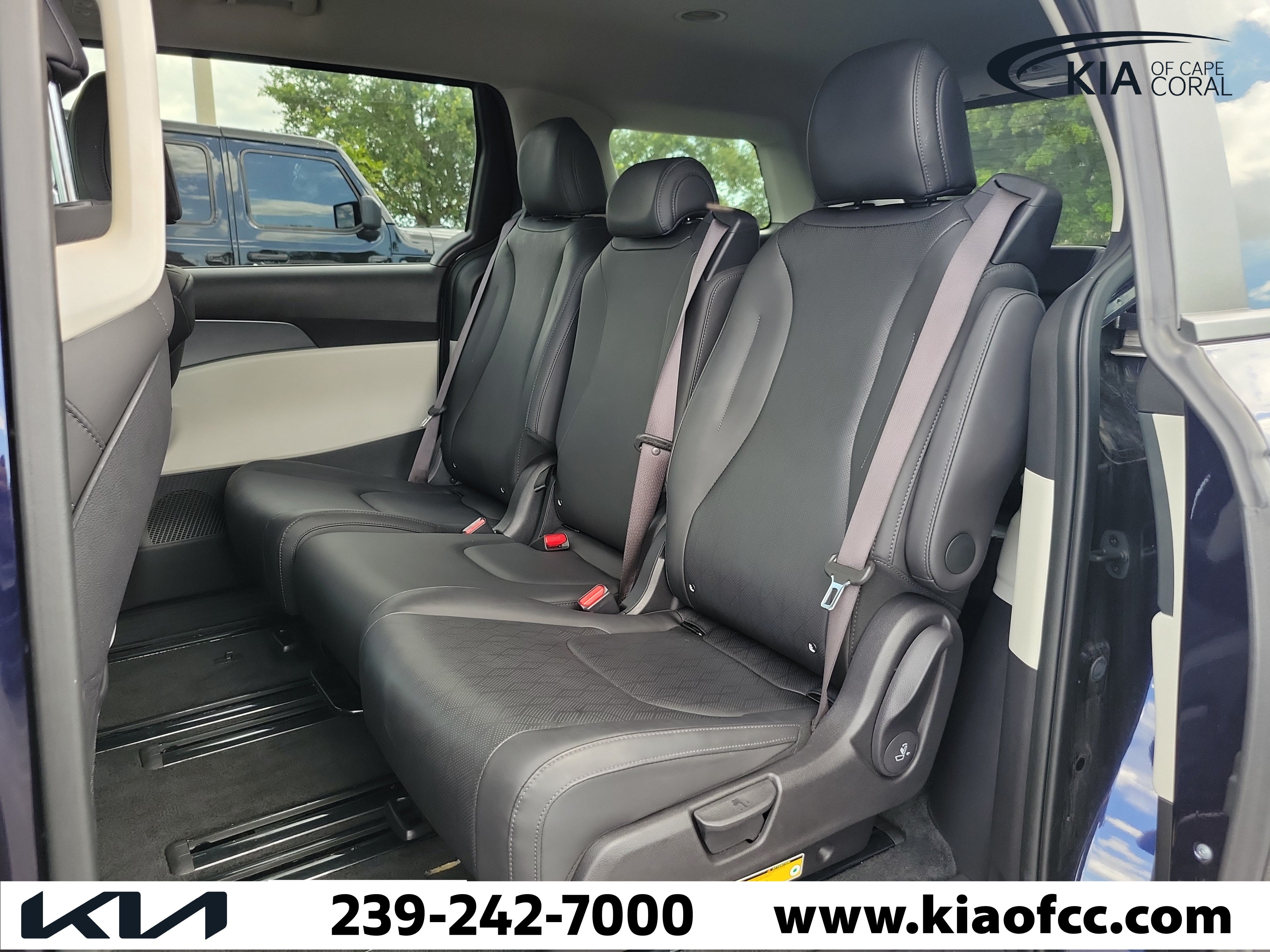 Certified 2023 Kia Carnival LX FWD image 11