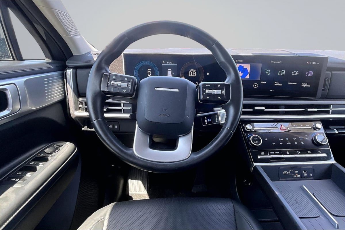 Used 2025 Hyundai Santa Fe SEL FWD image 5