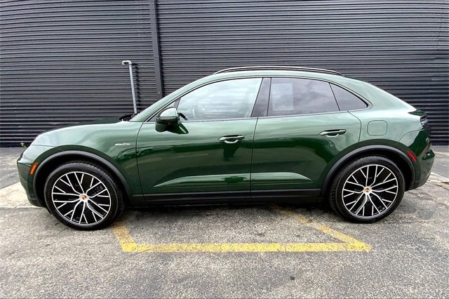 Used 2025 Porsche Macan Electric image 2