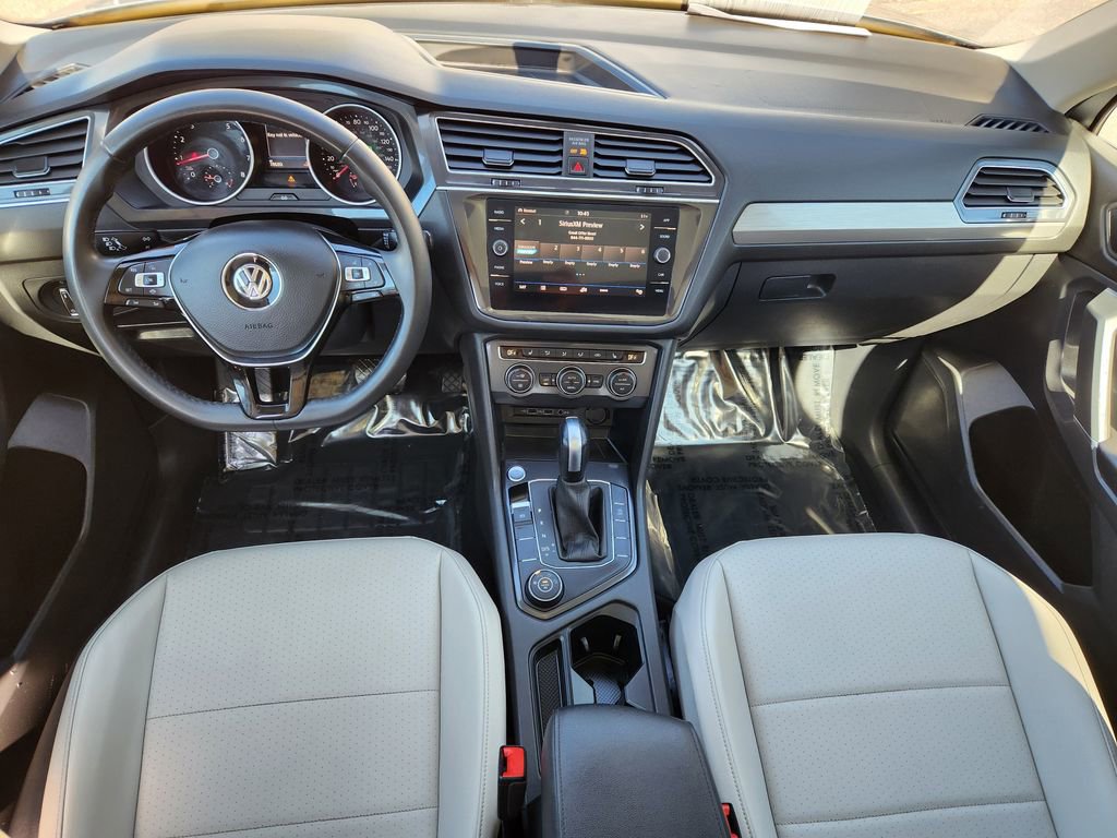 Used 2020 Volkswagen Tiguan SE w/ Panoramic Sunroof Package image 18