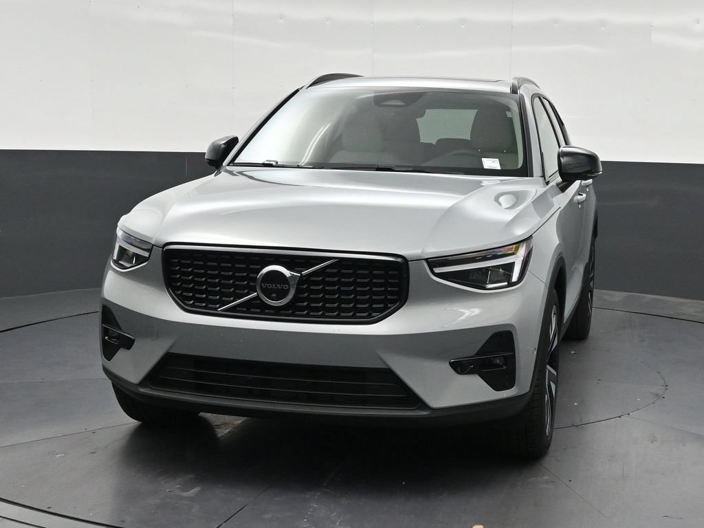 New 2026 Volvo XC40 B5 Plus w/ Protection Package Premier AWD/4WD image 8