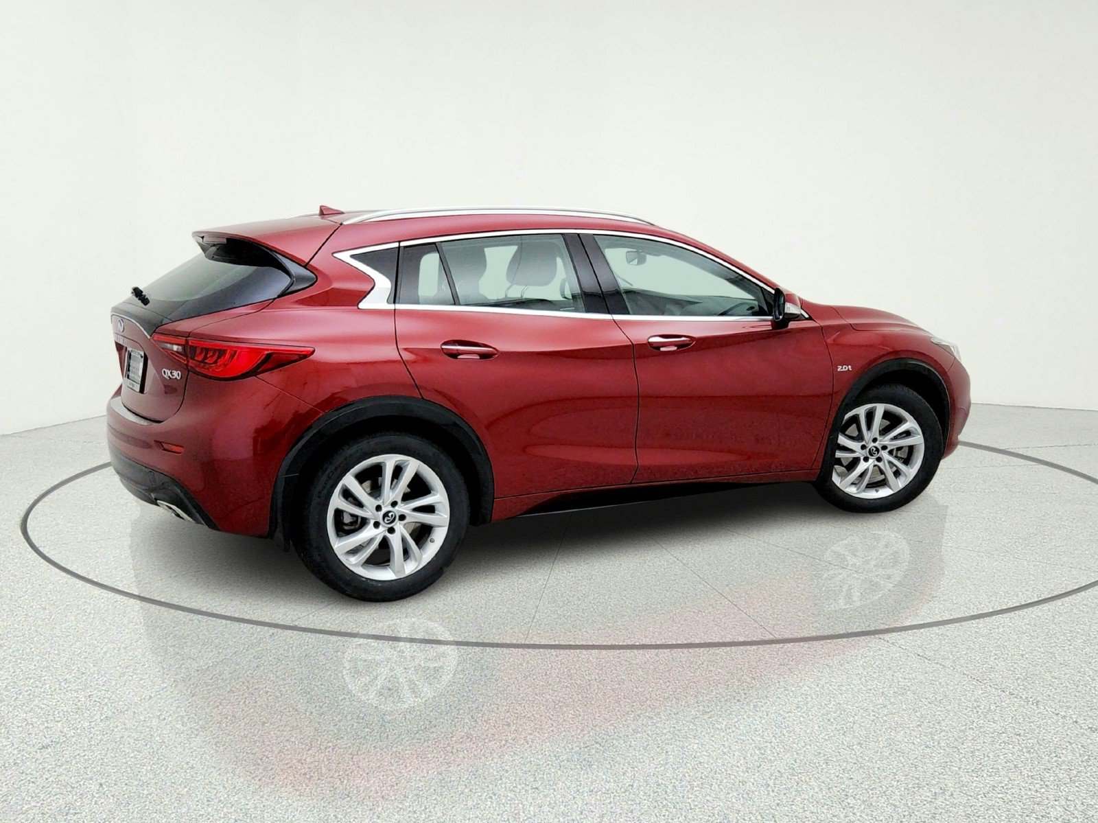 Used 2019 INFINITI QX30 w/ Cargo Package FWD image 8