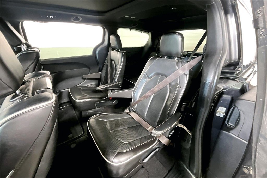 Used 2020 Chrysler Pacifica Limited w/ Advanced Safetytec Group FWD image 26