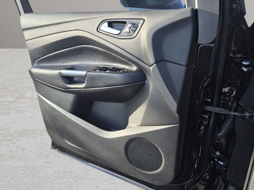 Used 2017 Ford Escape Titanium image 21