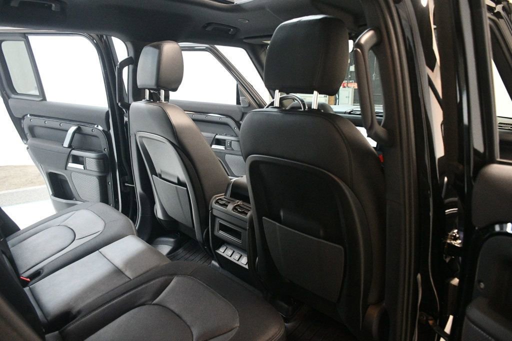 Used 2023 Land Rover Defender 110 X-Dynamic SE image 37