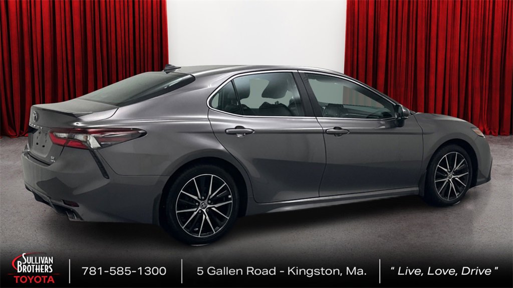 Used 2022 Toyota Camry SE image 4