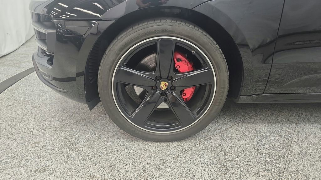 Used 2015 Porsche Macan Turbo image 16