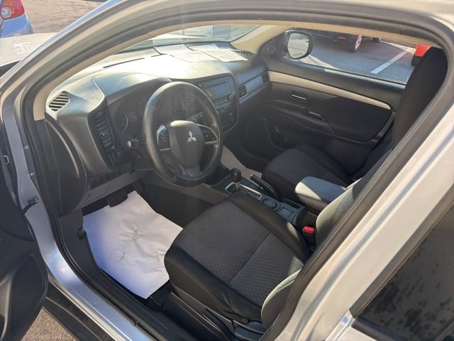 Used 2014 Mitsubishi Outlander ES FWD image 16