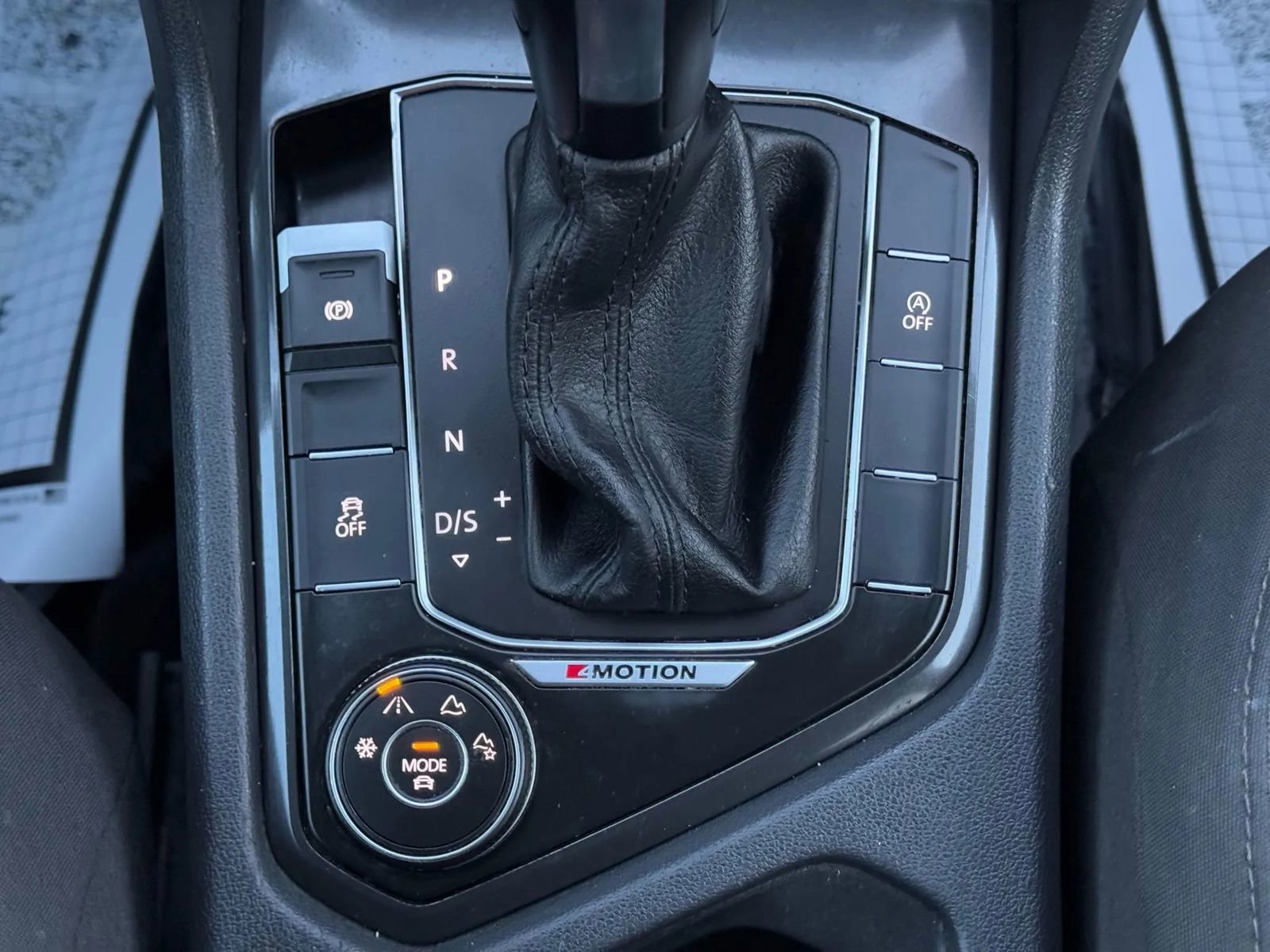 Used 2018 Volkswagen Tiguan S w/ 3rd Row Seat Package image 23