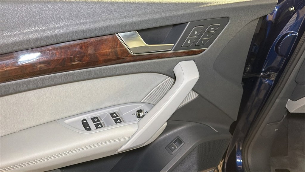 Used 2020 Audi Q5 Prestige image 24