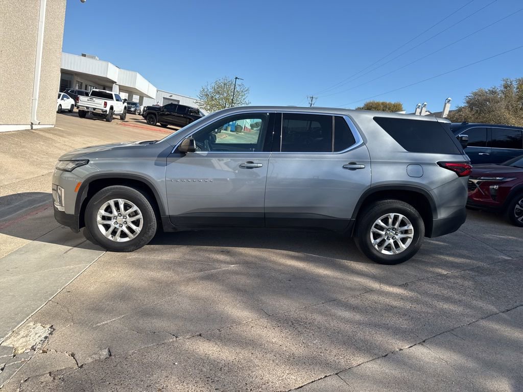 Used 2023 Chevrolet Traverse LS image 2