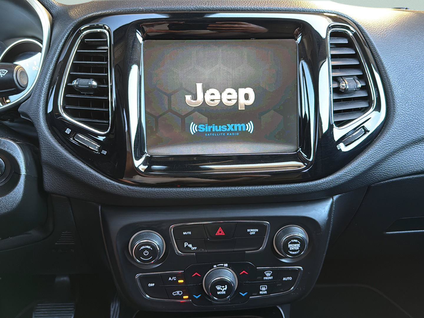 Used 2018 Jeep Compass Limited w/ Safe & Security Group FWD image 19