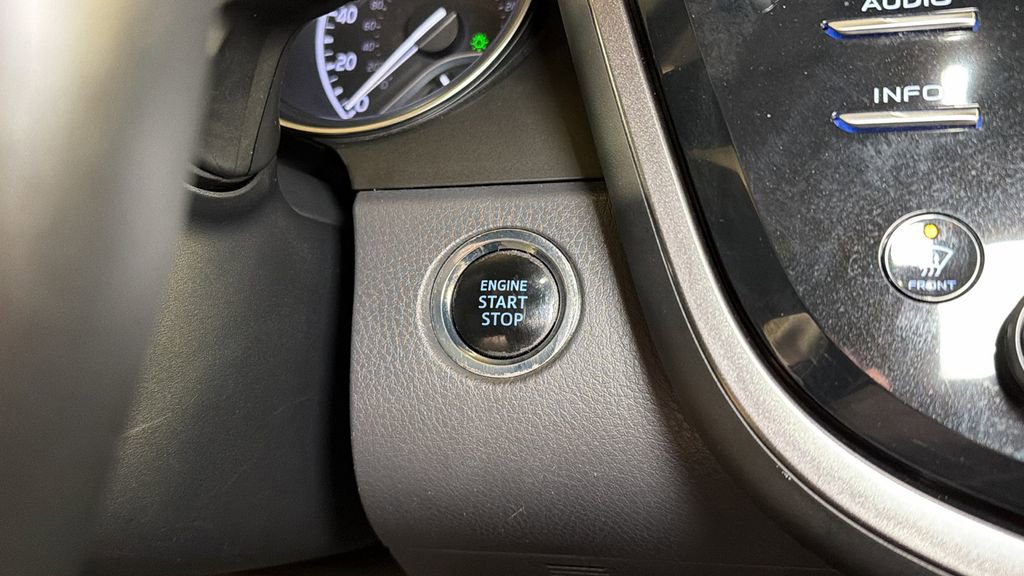 Used 2018 Toyota Camry XLE image 29