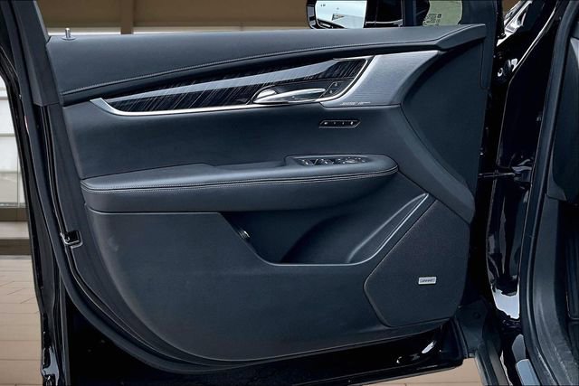 Used 2022 Cadillac XT6 Premium Luxury w/ Technology Package FWD image 23