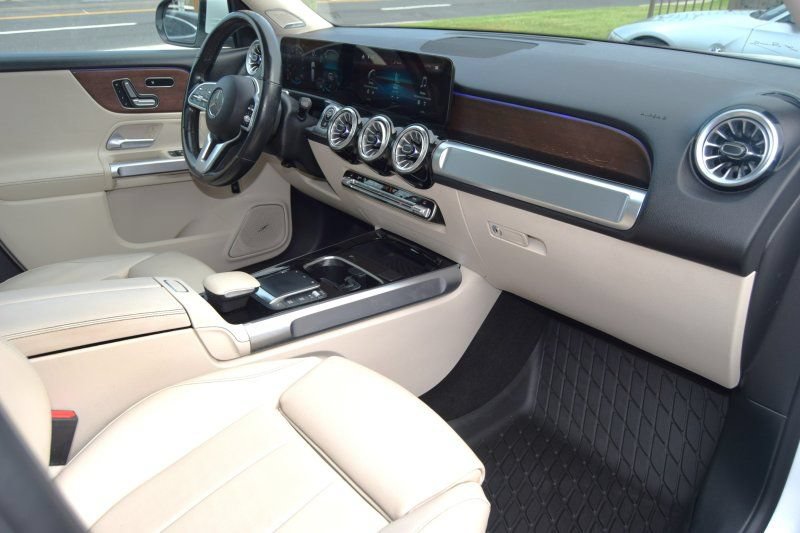 Used 2023 Mercedes-Benz GLB 250 4MATIC w/ Premium Package image 22
