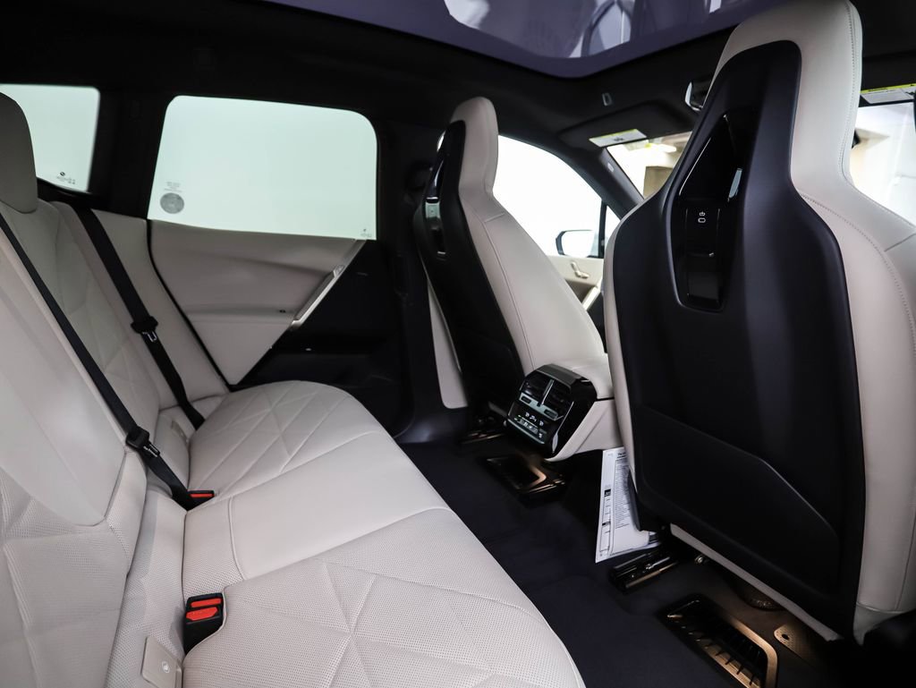 New 2026 BMW iX xDrive60 image 27