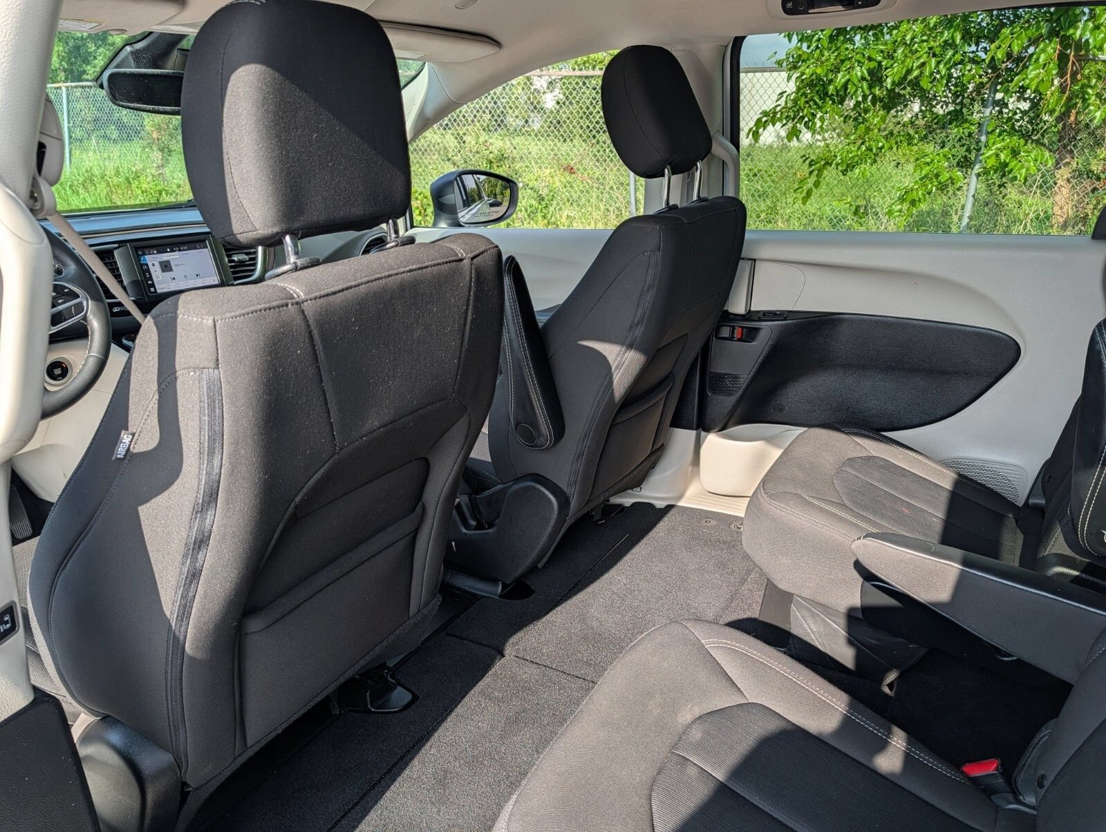 Used 2024 Chrysler Voyager LX FWD image 18