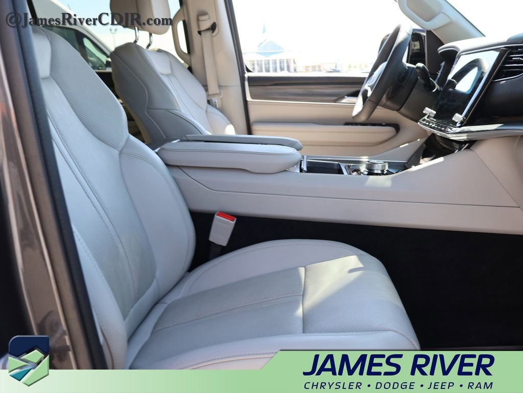 Used 2024 Jeep Wagoneer Series II w/ Flexible Seating Group image 9