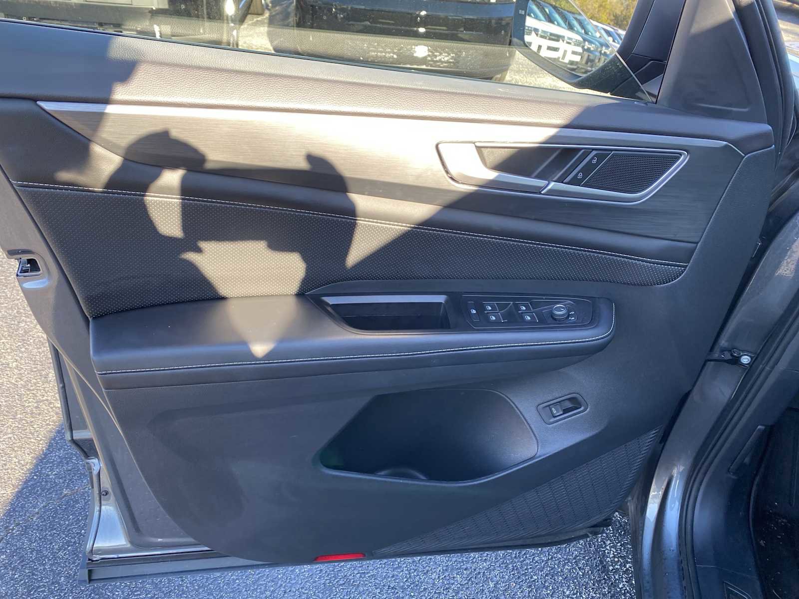 Used 2024 Volkswagen Atlas Cross Sport SE image 26