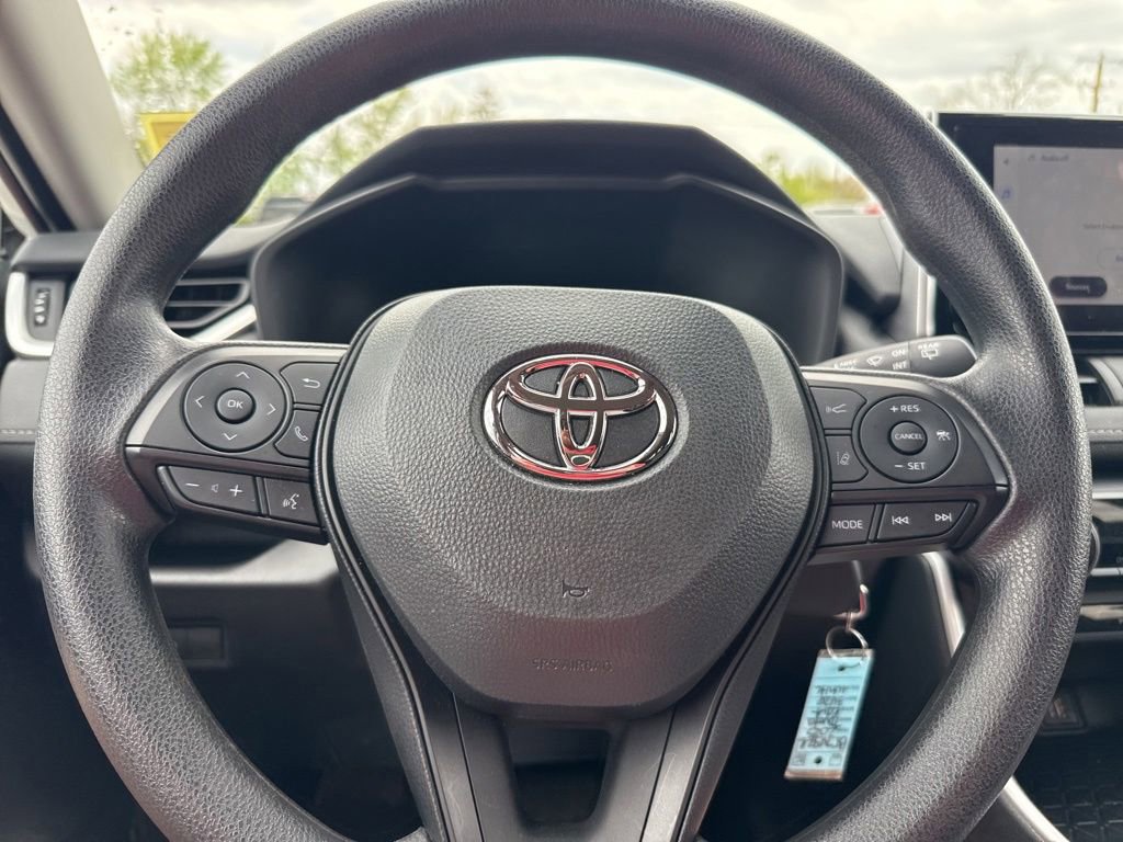Used 2025 Toyota RAV4 LE AWD/4WD image 20