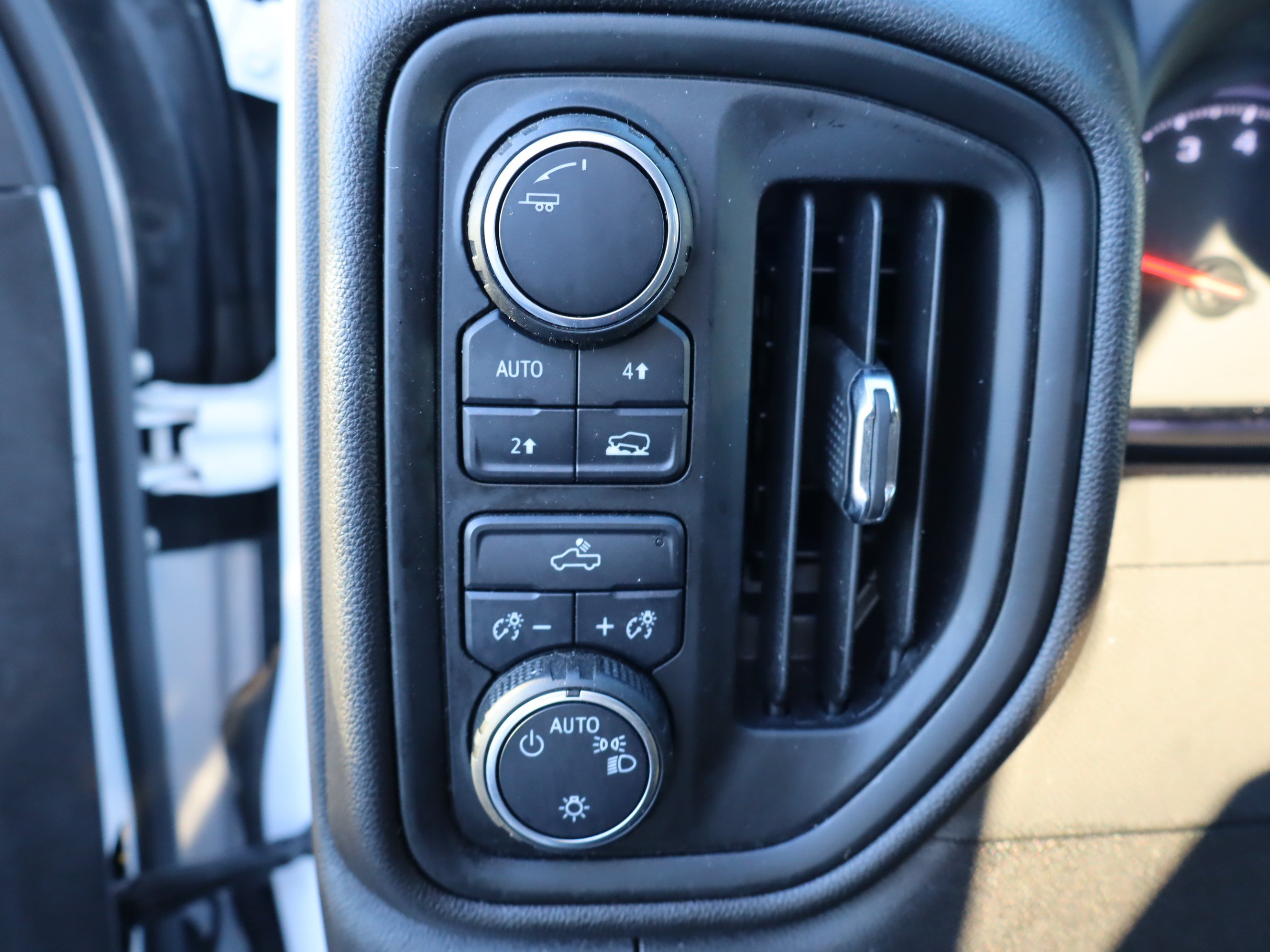 Used 2025 Chevrolet Silverado 1500 W/T w/ WT Value Package AWD/4WD image 20