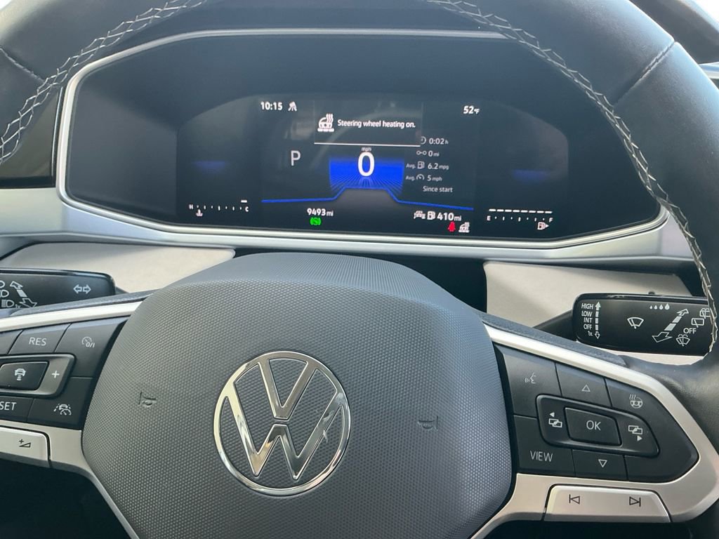 Certified 2025 Volkswagen Taos SE w/ Panoramic Sunroof Package image 18