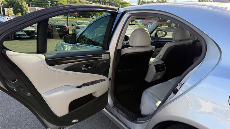 Used 2013 Lexus LS 460 w/ Comfort Pkg RWD image 42