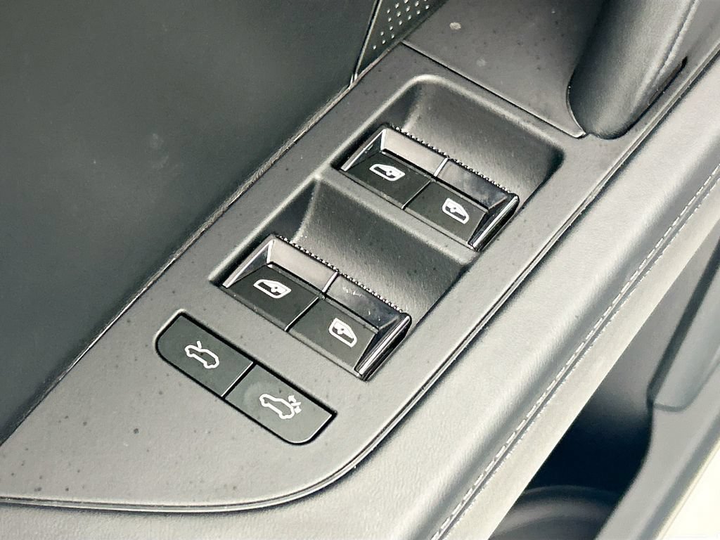 New 2026 Porsche Cayenne Electric AWD/4WD image 23