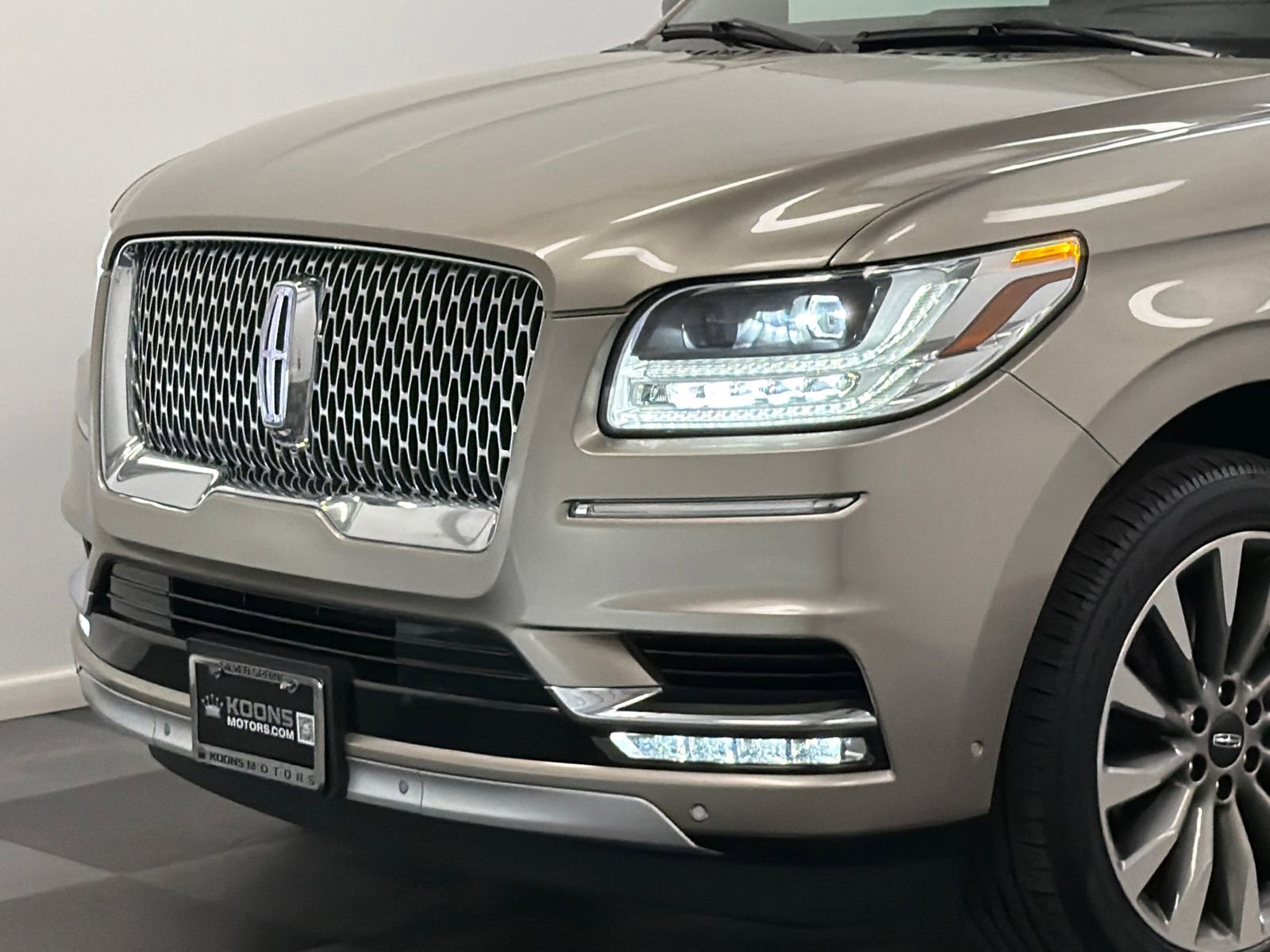 Used 2020 Lincoln Navigator Reserve w/ Luxury Package image 2