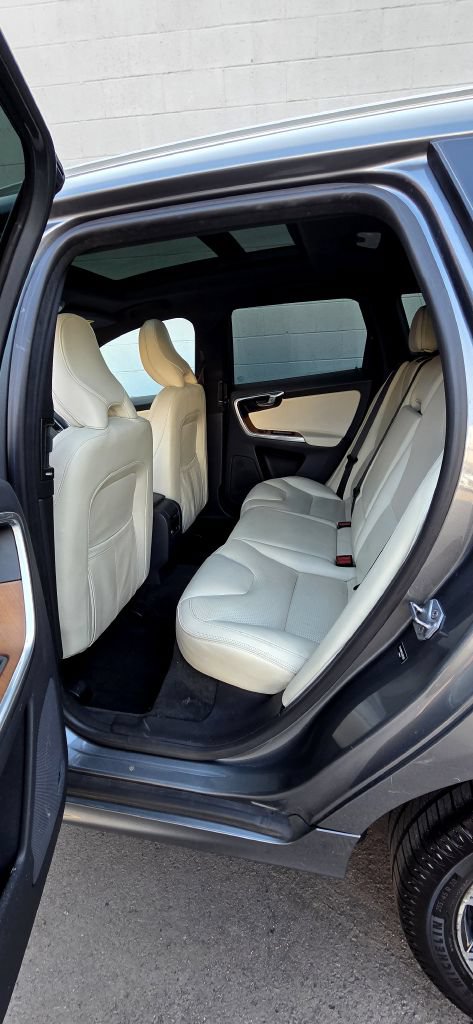Used 2016 Volvo XC60 T6 Platinum w/ Inscription Package AWD/4WD image 10