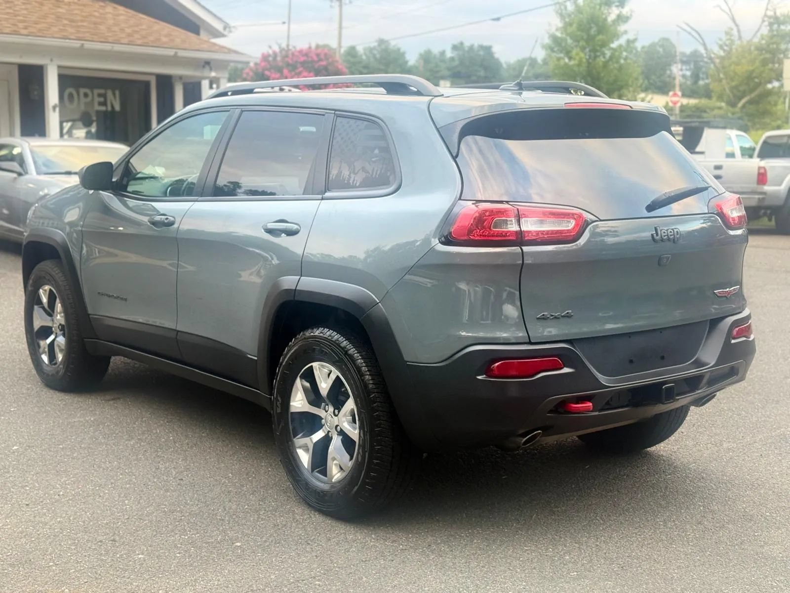 Used 2014 Jeep Cherokee Trailhawk w/ Comfort/Convenience Group AWD/4WD image 5