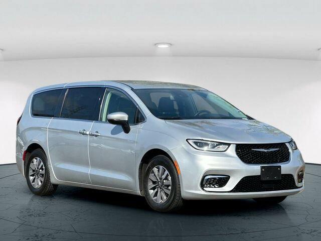 Used 2023 Chrysler Pacifica Touring-L FWD image 8