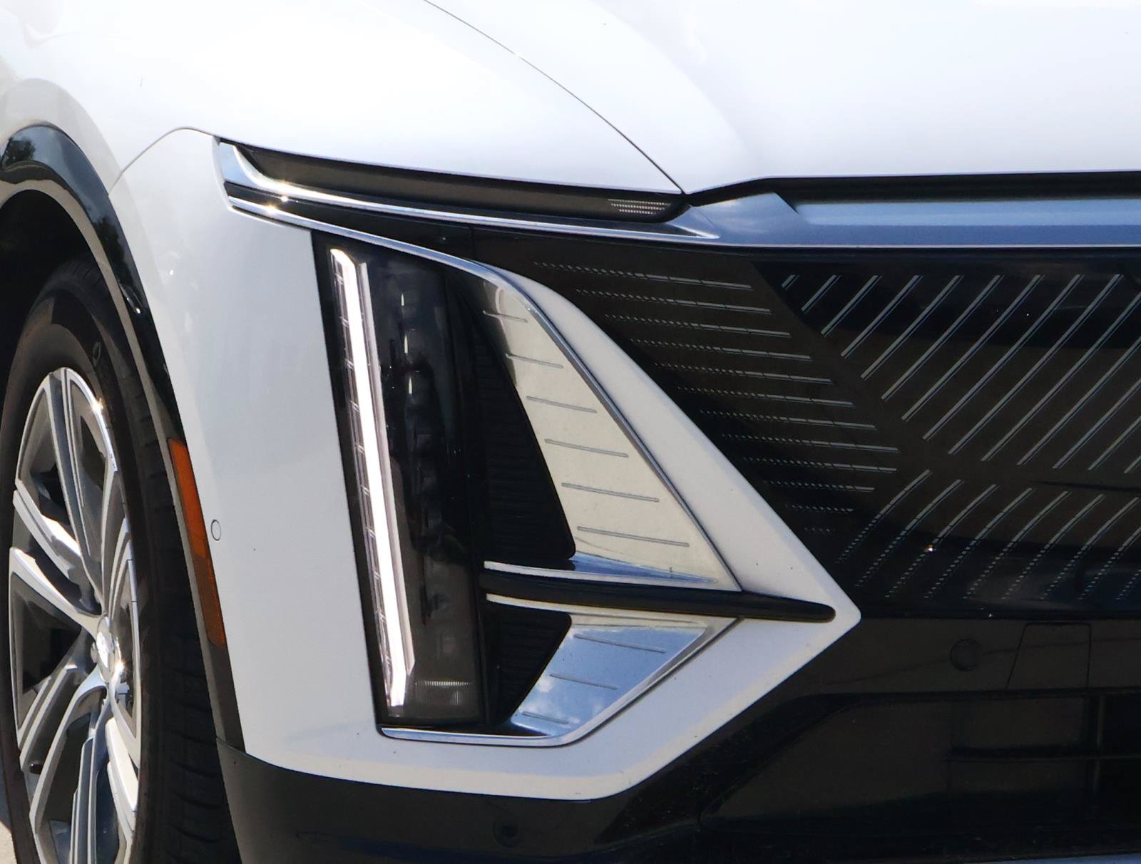 Used 2024 Cadillac Lyriq Luxury RWD image 9