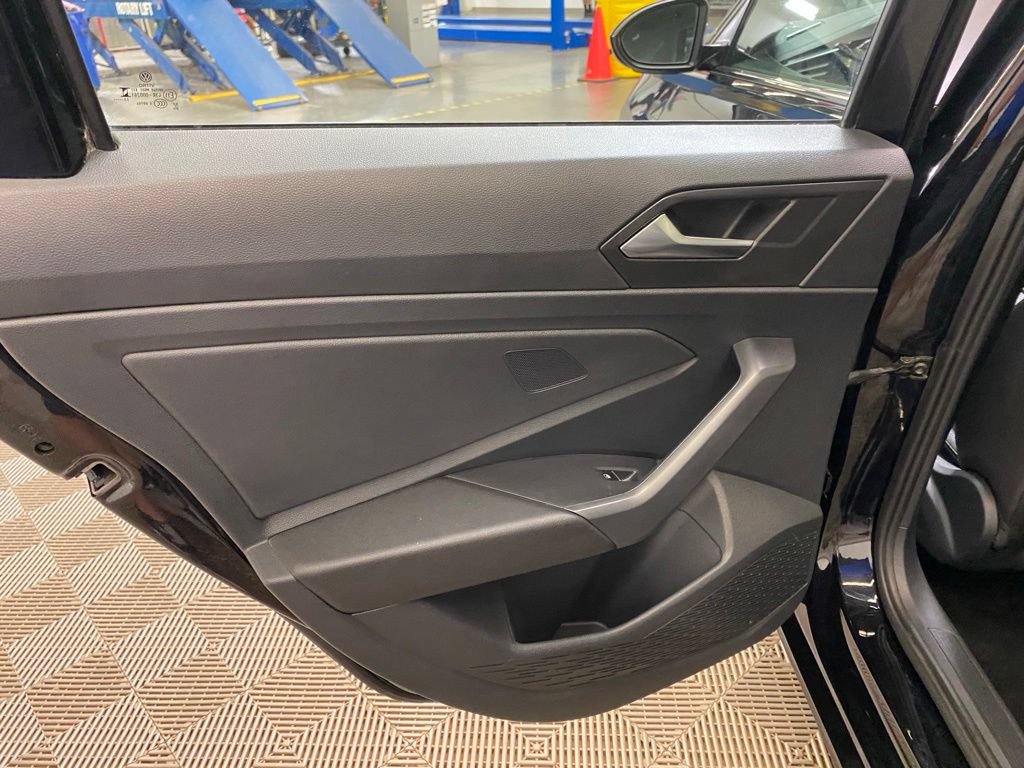 Used 2024 Volkswagen Jetta SE FWD image 19
