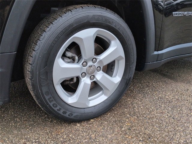 Certified 2019 Jeep Compass Latitude w/ Cold Weather Group image 32